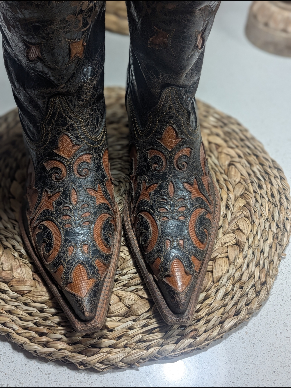Corral Vintage  Brown Snakeskin Inlay  Hand-tooled Floral Pattern Women's 9M